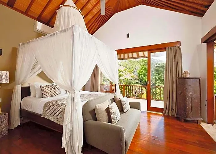 Acacia Garden View 6 Bedroom Private Pool Villa Kutuh